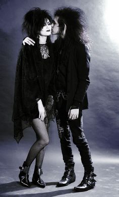 Mopey Goth, Goth Couple, Goth 80s, Deathrock Fashion, Types Of Goth