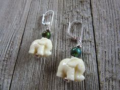 Stuck on what to get your animal-loving friend? These gorgeous elephant earrings are sure to be a delight! These boho beauties are carefully carved with immense detail. Their creamy off-white color will match any outfit and bring a little liveliness that tradition beads may lack. Above the elephants are color changing beads, that add another fun detail to these stunning earrings. Their wide array of colors is perfect for the person that just can't decide which earrings to wear. This way you or a Elephant Colour, Elephant Parade, Elephant Earrings, Boho Beauty, Sunflower Earrings, Elephant Lover, Original Gifts, Animal Earrings, Handmade Jewelry Gift