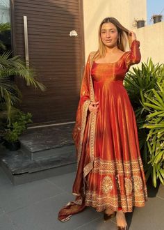 Heavy Georgette Suits, Long Length Dresses Indian, Plain Anarkali With Heavy Dupatta, Simple Party Wear Dress Indian, Onion Colour Saree, Traditional Suits For Women Indian, Ethnic Dresses For Women, Latest Gowns, Anarkali Suits Designer