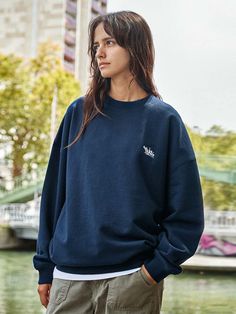 Editor's NotesIt's easy to wear, comfortable sweatshirt with FLUKE's simple logo embroidery detail. - Classic and cozy sweatshirt with blended cotton fabric- Ribbed cuffs, hem- Relaxed fit- Special finish to keep the neckline from stretchingMeasurements(in.)M/L/XL/XXL- Chest: 23.23in./24.21in./25.27in./26.31in.- Sleeve length: 32.28in./32.68in./33.07in./33.46in.- Hem: 17.32in./18.11in./18.95in./19.83in.- Total length: 27.95in./28.74in./29.53in./30.31in.Model info: Male - Height 6'1, Wearing XL / Female - Height 5'8, Wearing MComposition & Care- Cotton 60% Polyester 40%- Hand wash, do not tumble dry- Do not bleachDesigner- by FLUKE Casual Crew Sweats With Embroidered Logo, Casual Sweats With Embroidered Logo, Casual Winter Sweats With Embroidered Logo, Winter Basic Sweatshirt With Embroidered Logo, Casual Cotton Sweats With Embroidered Logo, Casual Fleece Sweats With Embroidered Logo, Casual Fleece Sweater With Letter Embroidery, Basic Relaxed Fit Sweatshirt With Embroidered Logo, Casual Crew Neck Sweater With Letter Embroidery