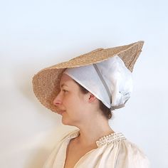 Straw hat for Landsknecht women, trossfraus, country women, 16th-century rural workers etc. This hat is made to fit perfectly for the above reenactment choices, but may of course be used for your own adventures.  This straw hat is made for working women (nobility wore other fancier hats) and the flat shape makes it perfect to wear with linen headwear/cap/veil/wulsthaube. A hat that looks historical during summer reenactments, is durable and soft enough to shape over your head for sun protection. Ren Faire Hats, Ren Faire Hat, Medieval Cotehardie, Larp Women, Medieval Coif, Larp Inspiration, Medieval Hats, Historical Hats, Cap Veil