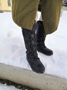 amazing quality real leather Timberland winter boots. perfect vintage quality. best fit for 24.5 cm feet. Timberland Winter Boots, Nordic Winter, Long Leather Boots, Boots Timberland, Leather Boots Black, Black Leather Coat, Black Faux Leather Jacket, Leather Platform Sandals, Winter Snow Boots