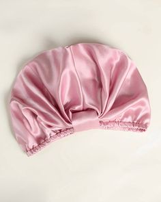 - 100% mulberry silk 19mm skin-friendly silky smooth, quality of life- Silk shower cap, sleeping cap sleep at ease, born of sleep, lock hair moisture, nourishing hair, so that hair in your immersed sleep, enjoy deep care SPA.- The back of the cap has a pleated glass decorative elastic band design, loose and suitable for short and long hair, not limited to the amount of hair, not tight, not strangling hair clouds, and feels soft, breathable, and not stuffy.- Soft and light, enjoy the smoothness o Silk Shower Cap, Silk Sleep Cap, Shower Hair, Silk Bonnet, Silk Sheets, Silk Bag, Silk Bedding, Stil Elegant, Shower Cap