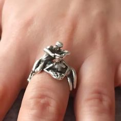 Romant Art Ring Ancient Greek Woman, Greek Women, Ancient Greek Art, Woman Ring, Roman Art, Snake Earrings, Greek Art, Art Antique, Silver Engagement Rings