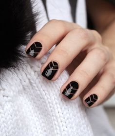 20 Shockingly Simple Geometric Nail Art Ideas You'll Love | Postris New Years Eve Nails, Unghie Nail Art, Negative Space Nails, Space Nails, Geometric Nail Art, Black Nail Art, Geometric Nail, Black Nail Designs, Gel Nail Art