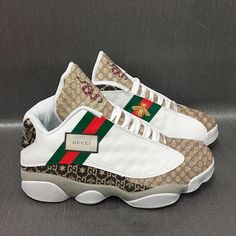 Nike Tenis, Gucci Bee, Jordan 13 Shoes, Gucci Gifts, Shoes Gucci, Popular Sneakers, Air Jordan Sneakers, Shoes Air, Jordan 13