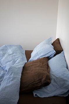 Blue and brown bedding bed style inspo bedroom linen fabrics soft and comfortable cosy night sleep goal Dream Rooms, Bedroom Inspo, Interior Inspo, My New Room, Dream Room, New Room