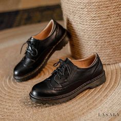 Lasaky - Classic Oxfords with Round Toe, Block Heel and Platform Sole - Brock Leather Lace-up Loafers for a Sophisticated College Look Brogue Shoes Women, Oxford Platform Shoes, Women Brogues, Oxford Shoes Style, Brogues Style, Block Heel Loafers, Comfortable Loafers, Oxford Heels, Brogue Shoes