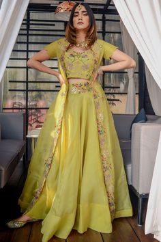 Lemon Colour Lehenga, New Model Dresses For Women Traditional, Simple Lehenga Designs For Wedding, Gown For Haldi Function, Outfit Ideas For Bridesmaids Indian, Birthday Outfit Indian Women, Saree Dress Design Ideas Jacket, Lehenga With Jacket Style, Haldi Mehandi Dress