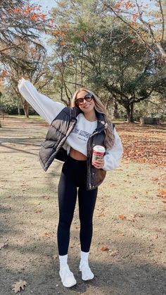 fall fits, fall outfit inspo, fall outfits aesthetic, fall outfits 2023 Winter Gatlinburg Outfit, North Carolina Outfits Winter, Zoo Outfits Winter, Colorado Springs Outfits Winter, Canadian Fall Outfits, Top Golf Outfit Date Winter, That Girl Outfits Winter, Fall Outfits Inspo 2024, Fall Boston Outfit