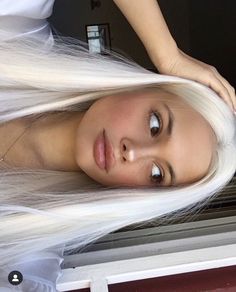 Bleach Hair Ideas, Blonde Brown Eyes, Bleach Hair, Platinum Hair Color, Skunk Hair, Blonde Hair Brown Eyes, Color Streaks, Hair Color Underneath