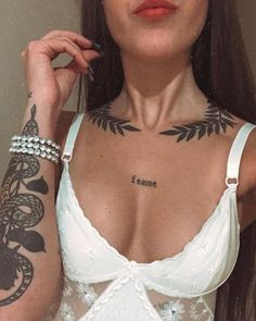 Girl Neck Tattoos, Necklace Tattoo, Neck Tattoos Women, Bone Tattoos, Stylist Tattoos, Sternum Tattoo, Collar Bone Tattoo, Dainty Tattoos