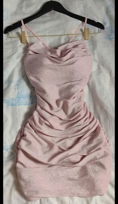 Pink Dress For Party, Dresses To Wear To A Party, Dresses For Quinceanera Guest, Tight Dress Outfit Classy, 15 Birthday Outfit Ideas, Tight Dress Outfit Party, Revealing Dress Short, Scandalous Dresses, Short Fitted Dresses