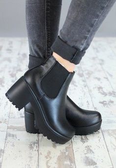 Black Chunky Heels Boots, Outfits Leggins, Black Chunky Heels, Leather Block Heels, Women Boots, Modest Fashion Outfits