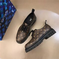 Size: 35-47 It comes with Dust box, Care manual, Tag, and Paper bag.Size Guide: Botas Louis Vuitton, Gucci Boots Mens, Designer Shoes Sneakers, Daily Clothes, Pattern Shoes, Lv Shoes, Mens Leather Sandals, Mens Gear, Balenciaga Shoes