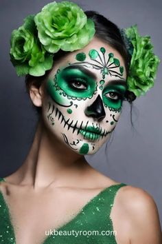 17 lindas ideas de maquillaje de calavera de azúcar para Halloween Skull Makeup Ideas, Sugar Skull Makeup Tutorial, Diy Adult Halloween Costumes, Sugar Skull Face Paint, Makeup Ideas For Halloween, Skull Face Paint, Sugar Skull Face