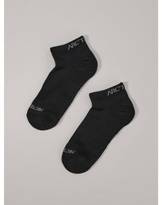 Focused cushioning, breathability, and support in a low-cut trail running sock. Running Socks, Trail Running, Low Cut, Socks, Running