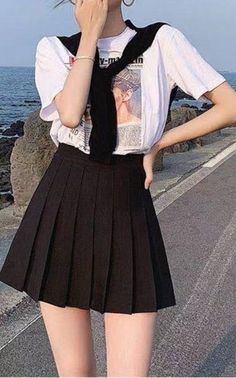 Pleated High Waist Mini Skirt For School, High Waist Pleated Mini Skirt For School, High Waist Pleated Skirt For School, Trendy Solid Color Mini Skort, Trendy Skirted Skort In Solid Color, Trendy Solid Color Mini Skirt, Trendy Pleated School Skirt, Trendy Flared School Skirt, Solid Color Mini Skort