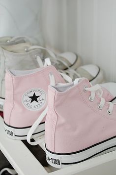 Mode Converse, Pink Chucks, Mode Rose, Skor Sneakers, Pink Converse, Converse High, Converse High Tops, Gyaru, Converse All Star