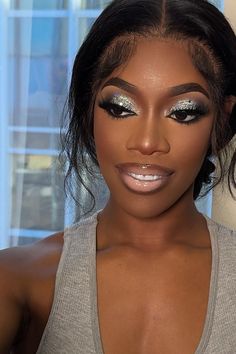 Smokey Silver Eye Makeup With Ombre Lips Smokey Silver Eye Makeup, Silver Smokey Eye Makeup, Silver Eye Makeup Looks, Silver Smokey Eye, Glitter Smokey Eye, Silver Eye Makeup, Silver Makeup, Eye Makeup Looks, Prom Makeup Looks