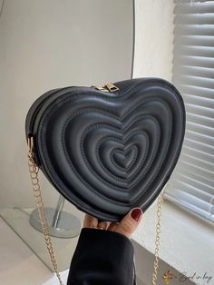 BirdinBag - Chic Heart-Shaped Fashion Bag Neon Red, Gucci Soho Disco Crossbody, Novelty Bags, Heart Chain, Crossbody Bag Women, Chain Crossbody Bag, Mini Heart, Black Chain, Chain Bag