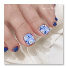 Blue And White Pedicure, Pedicure Tradicional, Foot Pedicure, Cute Toe Nails, Summer Toe Nails