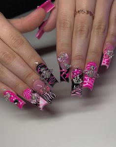 If you're feeling nostalgic or want to infuse some retro glam into your nail game, why not dive into the world of 2000s nails? 2000s Nails, Punk Nails, Dope Nail Designs, Print Nails, Y2k Nails, Really Cute Nails, Animal Print Nails, Unique Acrylic Nails, Kawaii Nails