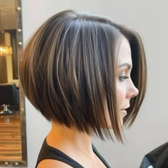 Cross Cut Layering in a Sleek Bob Curved Bob Hairstyles, Straight Stacked Bob, Choppy Stacked Bob Hairstyles, Slanted Bob Haircut Short Hair, Sophisticated Bob Hairstyles, Short A Line Bob With Bangs, Short Aline Bob Stacked, Bobcut Hairstyles Short For Round Face, Razorcut Bob