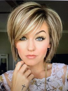 Makeup Cantik, Cute Bob Hairstyles, French Twist Hair, Short Hair Trends, Hairstyles For, Layered Bob Hairstyles, Hot Hair Styles, Layered Bob