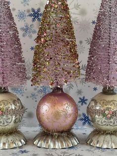 Vintage Bottle Brush Trees, Christmas Vintage Decor Ideas, Bottlebrush Trees Christmas Decor, Bottle Brush Tree Crafts, Cozy Home Decor Ideas, Yellow Springs Ohio, Tart Tins, Home Decor Product, Living Room Cozy