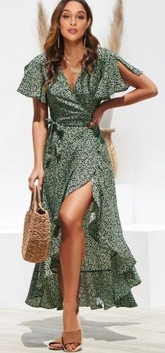 Women's Maxi Dress, Floral Print #maxinightlongelegent #dresses #mermaidstyle #women'sclothing #style #weddingdress #beautiful #eveningpartydresses #openback #fashionwomen #party #longsleeve #birthday #gowns Gaun Ruffle, Long Wrap Dress, Boho Mode, Boho Dresses Long, Floral Print Dress Long, Chiffon Dress Long, Chiffon Fashion, Dress Chiffon, Moda Boho