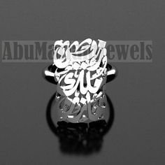 The names on the sample are Zain Malak & Mazen زين ملك مازن please allow 10 to 15 days to complete , this is made to order item . The design can be applied for 2 names or 4 names also . write the names you want in English or Arabic , with the order please . we use 12 mm minimum thickness silver plate for the face of the ring so it will be strong and heavy . Choose your size please from options . Any change on design can be discussed . We ship silver with DHL and gold with Fedex , shipping ne Calligraphy Name, Be Strong, Ring Fit, Yellow Gold Ring, Yellow Gold Rings, Drawing Sketches, Silver 925, Gold Ring, Metal Working