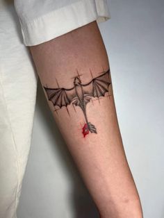 Light Fury And Toothless Tattoo, How To Train Ur Dragon Tattoo, Toothless Tattoo Night Fury, Tattoo Toothless, Night Fury Tattoo, How To Train Your Dragon Tattoo, Toothless Dragon Tattoo, Fury Tattoo, Httyd Tattoo