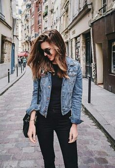 Blue Denim Jacket Outfit, Jeans Trend, Denim Jacket Outfit, Boyfriend Jean, Shah Rukh Khan, Denim Trends, Blue Denim Jacket, 가을 패션