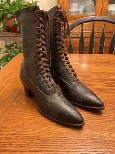 Antique Early 1900s Craddock Victorian Ladies Black Lace up Boots | eBay 1860s Shoes, 1910s Fashion Women, Edwardian Boots, Victorian Accessories, Vintage Shoes Women, Victorian Shoes, Granny Boots, Victorian Boots, 1910s Fashion