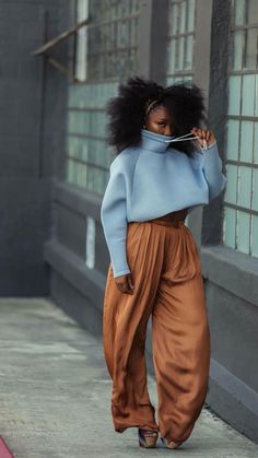 Afro Fall Fashion, Brown Complimentary Colors Clothes, Ami Cole, Casual Chic Winter, Brown Pants, Black Women Fashion, Passion For Fashion, Autumn Winter Fashion