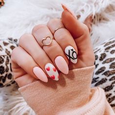 We've rounded up 41 of the cutest — and most inventive — ooey-gooey nail-art ideas. Valentines Nail Art Designs, Vday Nails, Heart Nail Designs, February Nails, Dream Nails, Short Acrylic Nails