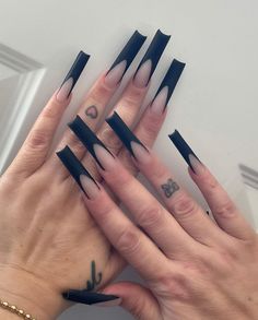 Black Long Square Acrylic Nails, Black Nail Set Long, Black Square Nails Long, Long Nail Designs Black, Simple Long Nails Ideas, Black Long Square Nails, Long Black Acrylic Nails Designs, Black Acrylic Toe Nails, Long Black Nail Ideas