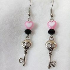 Gothic Skeleton Key Pink Heart Earrings Pink And Black Earrings, Pink And Black Accessories, Draculaura Jewelry, Alt Barbie, Draculaura Core, Pastel Goth Earrings, Emo Earrings, Black And Pink Aesthetic, Cats Eye Ring