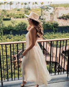 Dresses For Mexico, Anniversary Dinner Outfit, Vacation Outfits Beach, Mexican Vacation, White Flowy Dress