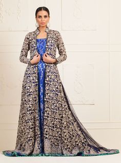 Pakistani Original Designer Bridal Dress from Zainab Chottani Navy Blue Lehenga Blue And Gold Wedding Theme, Green Anarkali Dress, Dresses Designs For Women, Party Wear Dresses Indian, Glamorous Wedding Gowns, Middle Eastern Wedding, Net Jacket, Pakistani Party Wear Dresses