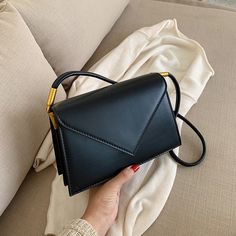 Brand Name: SWDFShape: FLAPHandbags Type: Shoulder BagsTypes of bags: Shoulder Crossbody BagsOrigin: CN(Origin)Main Material: PUClosure Type: COVERHardness: SOFTExterior: NONEStyle: FashionModel Number: QWL06152Lining Material: PolyesterOccasion: VersatileGender: WOMENPattern Type: SolidNumber of Handles/Straps: SingleInterior: Cell Phone PocketInterior: Interior Zipper PocketInterior: Interior Key Chain HolderInterior: Interior CompartmentDecoration: NONEItem Type: HandbagsApplicable people: Gi Bag Badges, Purple Bag, Crossbody Bags For Women, White Handbag, Handbags Women, Tassel Bag, Trending Handbag, Purple Bags, Brown Bags