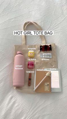 Tod Bag, Summer Bag Essentials, Everyday Bag Essentials, Uni Bag, School Bag Essentials, Backpack Essentials, Travel Bag Essentials, Tote Bags For School, Packing Essentials