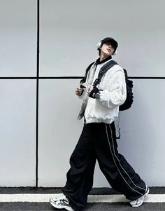 Korean Men Fashion Streetwear, Men Fashion Streetwear, Korean Men Fashion, Korean Street Wear, Fire Fits, Fashion Streetwear, Only Fashion, Korean Men