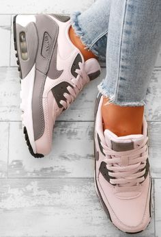 Sneakers Nike Air, Baskets Nike, Cute Sneakers, Everyday Shoes, Grey Sneakers, Trendy Sneakers