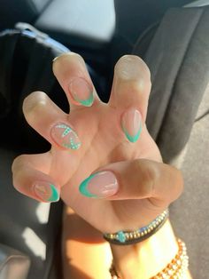 Teal Starfish Nails, White Starfish Nails, Ocean French Tip Nails, Blue Starfish Nails, Cute Green Nail Designs, Star Fish Nail Art, Teal Nails Design, Summer Nails Starfish, Sea Star Nails