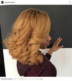 Honey Blonde Finger Waves, Blonde Quickweave, Golden Honey Hair, Hair Color Black Hair, Natural Baddie, Color Black Hair, Quickweave Bob, Blond Wigs, Bobs Hairstyles