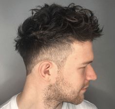 Haircuts For Round Face Shape, Round Face Men, Beard Style, Men's Haircuts, Men Haircut Styles, Cool Hairstyles For Men