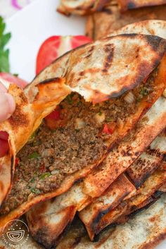 Meat-filled Arayes are Middle Eastern comfort food made with spiced and juicy beef stuffed inside a crispy pita and are a hit with everyone! Middle Eastern Sandwiches, Stuffed Peppers Middle Eastern, Persian Lunch Ideas, Ground Beef And Pita Bread, Lebanese Meat Recipes, Arabic Ground Beef Recipes, Middle Eastern Main Dishes, Middle Eastern Meat Recipes, Middle Eastern Meal Prep