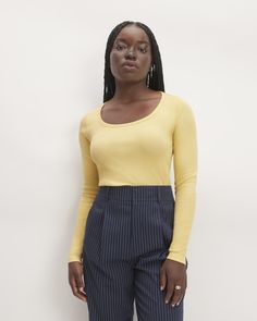 Everlane Tops For Everyday Fall Wear, Everlane Everyday Tops For Fall, Fitted Everlane Tops For Everyday, Everlane Tops For Everyday Spring Wear, Everlane Relaxed Fit Top For Spring, Everlane Crew Neck Top For Spring, Spring Everlane Tops, Everyday Fitted Everlane Tops, Everlane Long Sleeve Winter Tops